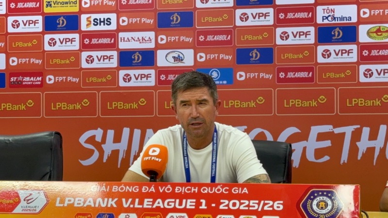 Huan luyen vien Harry Kewell cua Ha Noi FC. Anh: Minh Phong