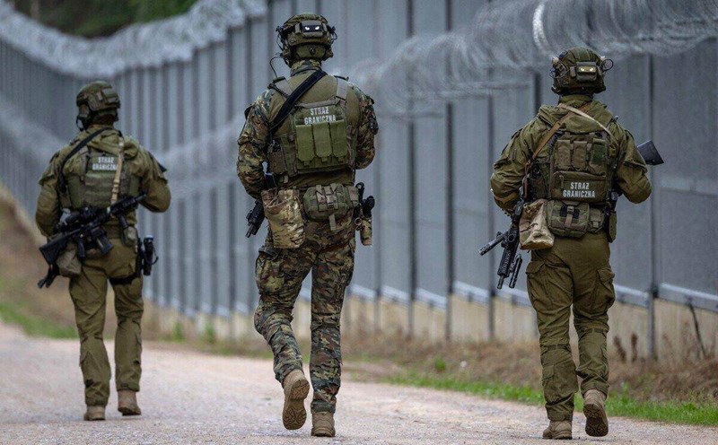 Polish Border Guards patrol the Polish-Belarus border in Polowce-Pieszczatka, Poland. Photo: AFP