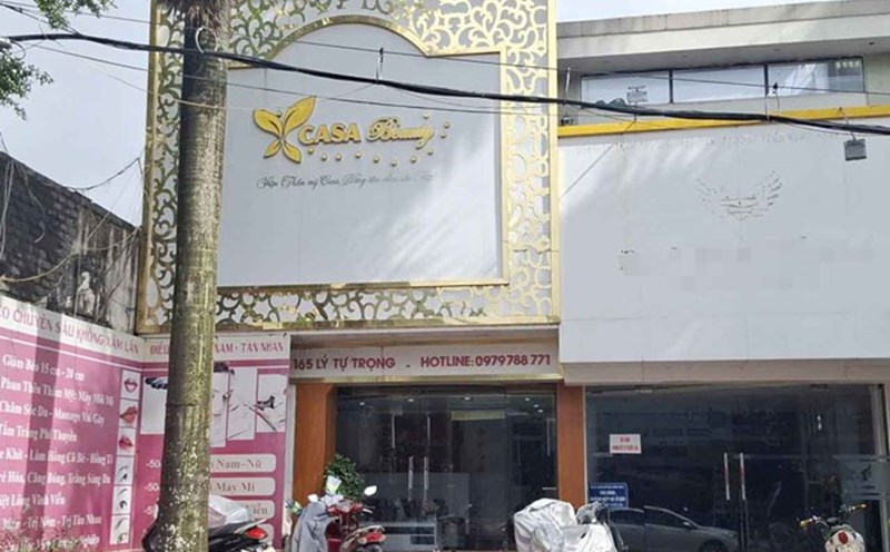 This Casa beauty facility was fined 25 million VND in 2024 and suspended from operation for 4.5 months. Photo: Tran Tuan.
