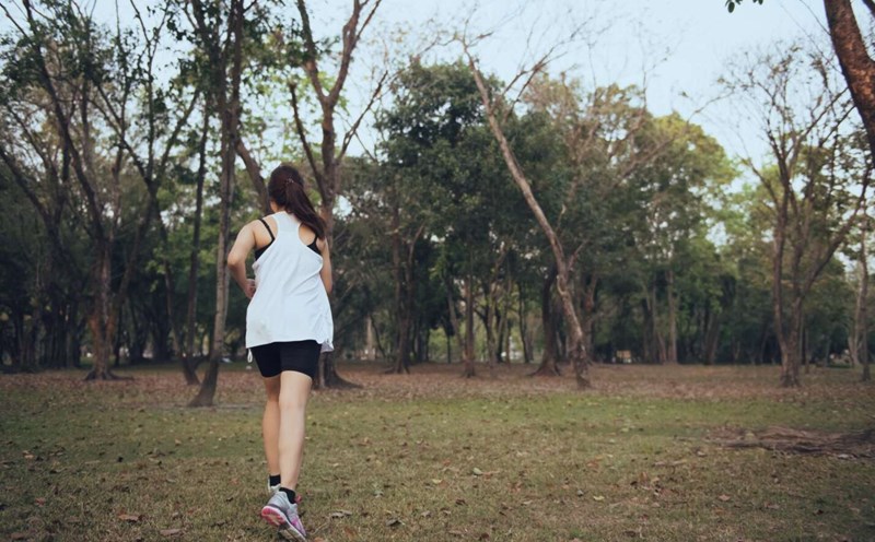 Hacer ejercicio por la tarde para las personas con diabetes. Foto: Thuy Duong