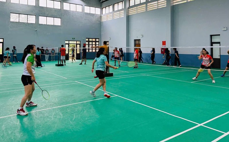 The traditional badminton tournament organized by the Trade Union of the Pedagogical College brings joy to union members and workers. Photo: Quang Tri Trade Union