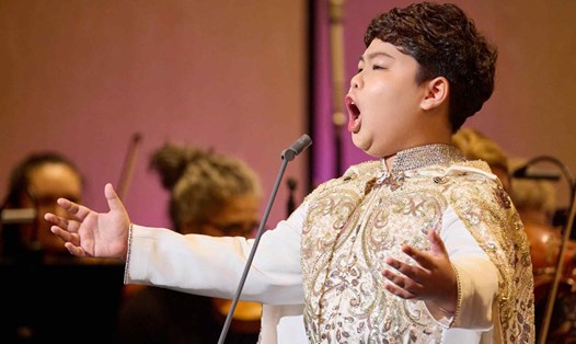 Nghệ sĩ Opera nhí Dương Đức Hải thể hiện bản lĩnh trong chương trình nghệ thuật "Kết nối giai điệu Việt - Mỹ". Ảnh: Nhân vật cung cấp