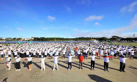 Hàng nghìn người dân Lâm Đồng tham gia hưởng ứng chương trình toàn dân tập luyện thể dục thể thao. Ảnh: Phúc Khánh