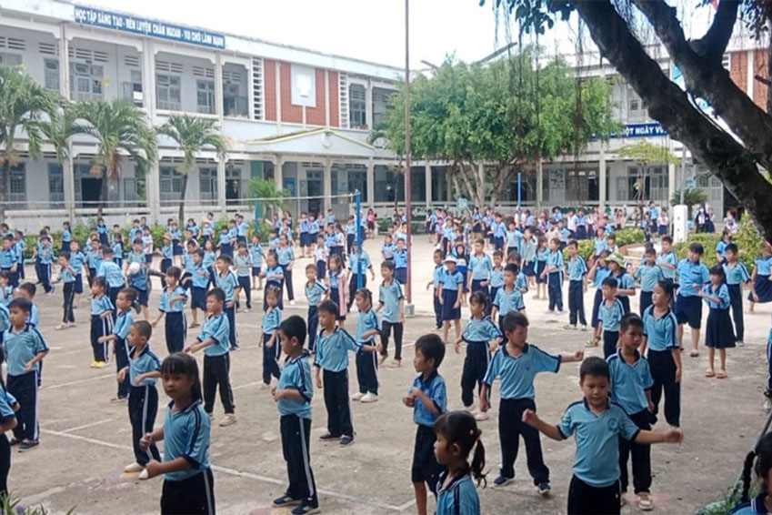 Students of grade 1 at Phuoc Ngai Primary School (Vinh Long province) are off work. Photo: Vinh Long Provincial Social Insurance