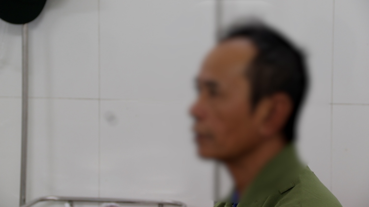 Having the habit of eating spring rolls and sticky rice, a man was shocked to discover that the frog was making a nest in his brain. Photo: My Linh