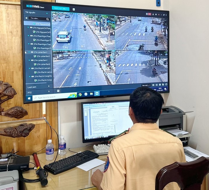 La policia de Lam Dong inspecciona una multa fria. Foto: Policia de Lam Dong