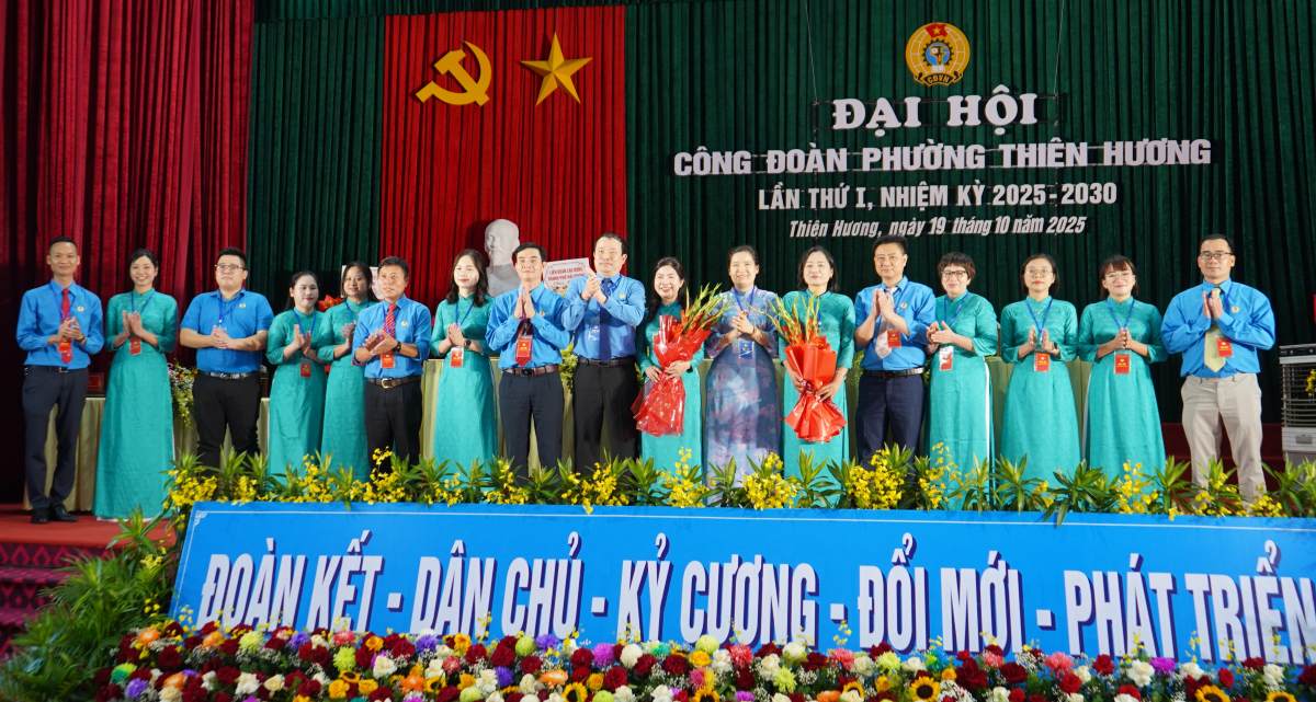 The Executive Committee of the Trade Union issued a speech to Thien Huong at the Dai Hoai. Photo: Mai Dung