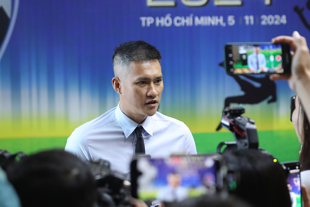 Former national team player Le Cong Vinh may become a practice coach for the U19 Song Lam Nghe An team. Photo: Dung Phuong