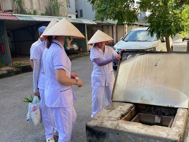 Khoanh vung xu ly khu vuc ghi nhan 2 ca benh sot xuat huyet. Ảnh: Phuong Le Chan, Hai Phong