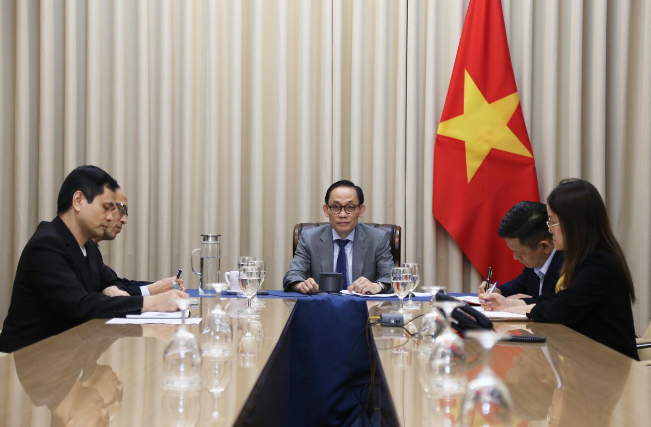 Party Central Committee Secretary, Acting Minister of Foreign Affairs of Vietnam Le Hoai Trung held a phone call with British Foreign Minister Yvette Cooper on the evening of October 18. Photo: Ministry of Foreign Affairs