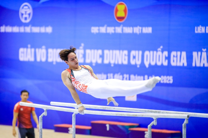 선수 Dinh Phuong Thanh은 베트남 체조계의 베테랑 선수입니다. 사진: Minh Dan