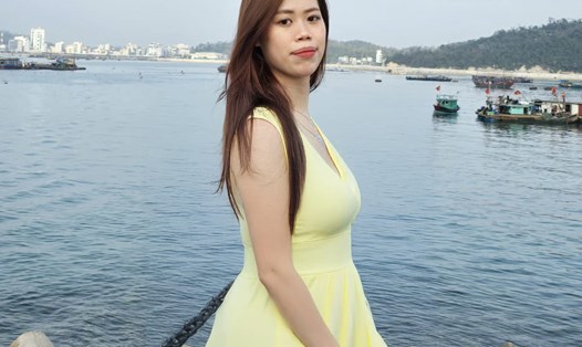 Váy gam màu vàng nhạt sẽ giúp các chị em có vẻ ngoài nhẹ nhàng, thanh lịch khi đi chơi dịp 20.10. Ảnh: Hoài An