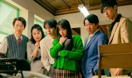 Phim Gia đình bão tố của Lee Junho nhận được sự yêu thích của khán giả sau 3 tập chiếu. Ảnh: Nhà sản xuất/Netflix