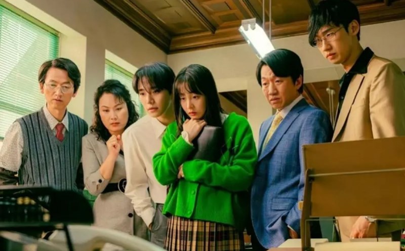 Lee June's Storm Family movie received the love of the audience after 3 episodes. Photo: Producer/Net Netflix
