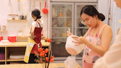 Young people make cakes themselves, send awkward gifts home and sweetly give them to their mothers on the occasion of October 20.