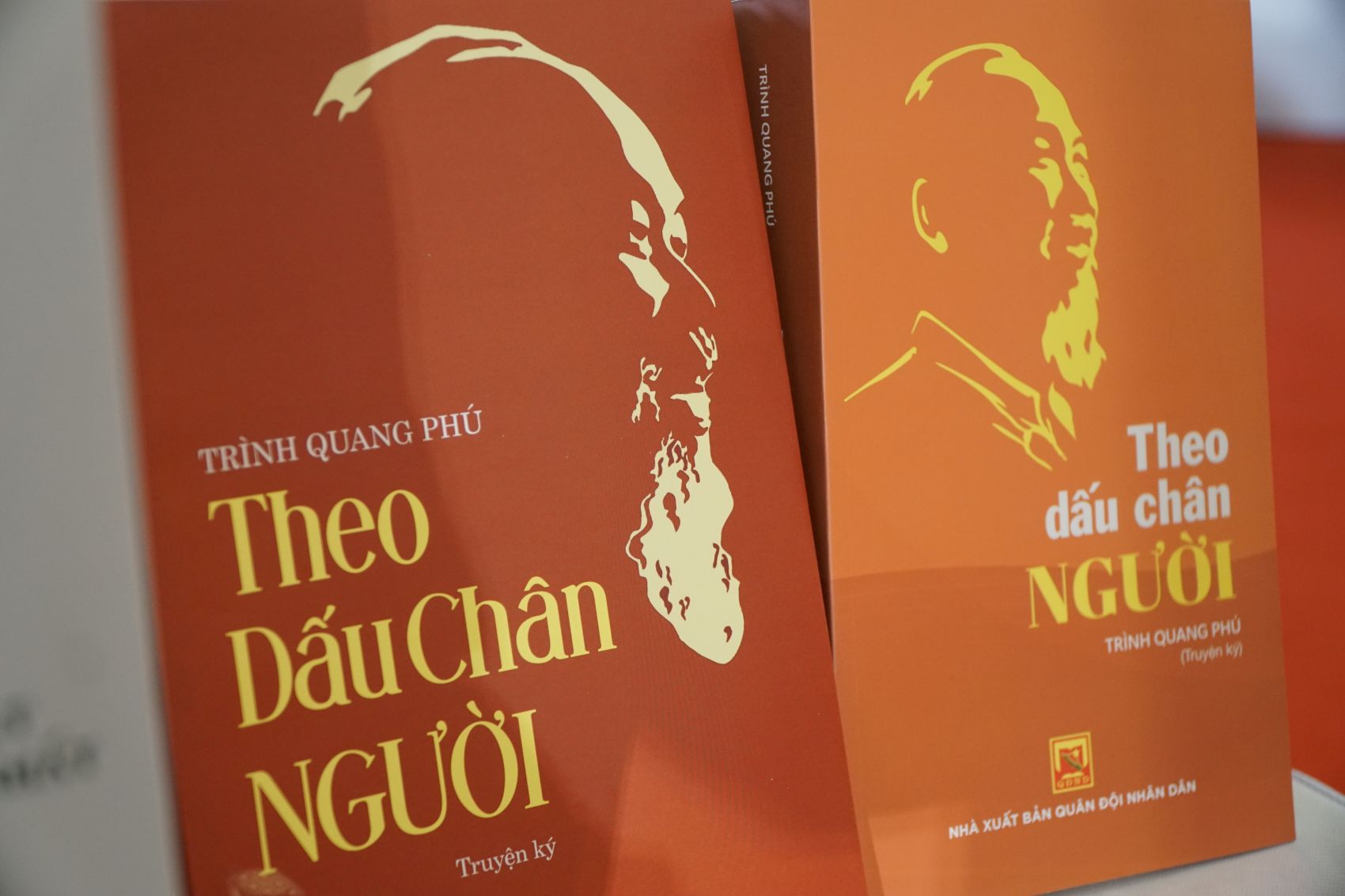 The story of "Following the footsteps of a Human" recreates the 30-year journey of traveling abroad to find a way to save the country of Prime Minister Nguyen Ai Quoc - Ho Chi Minh. Photo: Thanh Chan