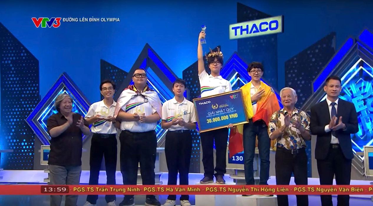 Tran Bui Bao Khanh (hoc sinh Truong THPT Chuyen Ha Noi - Amsterdam) da xuat sac dem cau truyen hinh chung ket nam Duong len dinh Olympia ve cho Ha Noi. Anh: VTV
