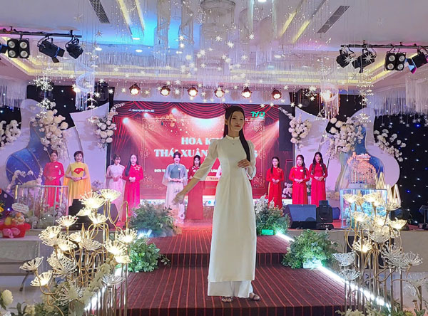 Contestants perform at the beauty pageant. Photo: Thanh Tuan