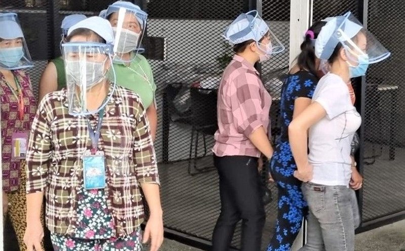 Enterprises that encounter dangerous epidemics announced by competent state agencies, causing serious impacts on production and business activities and financial capacity are not considered to have evaded compulsory social insurance and unemployment insurance. Photo: Nam Duong