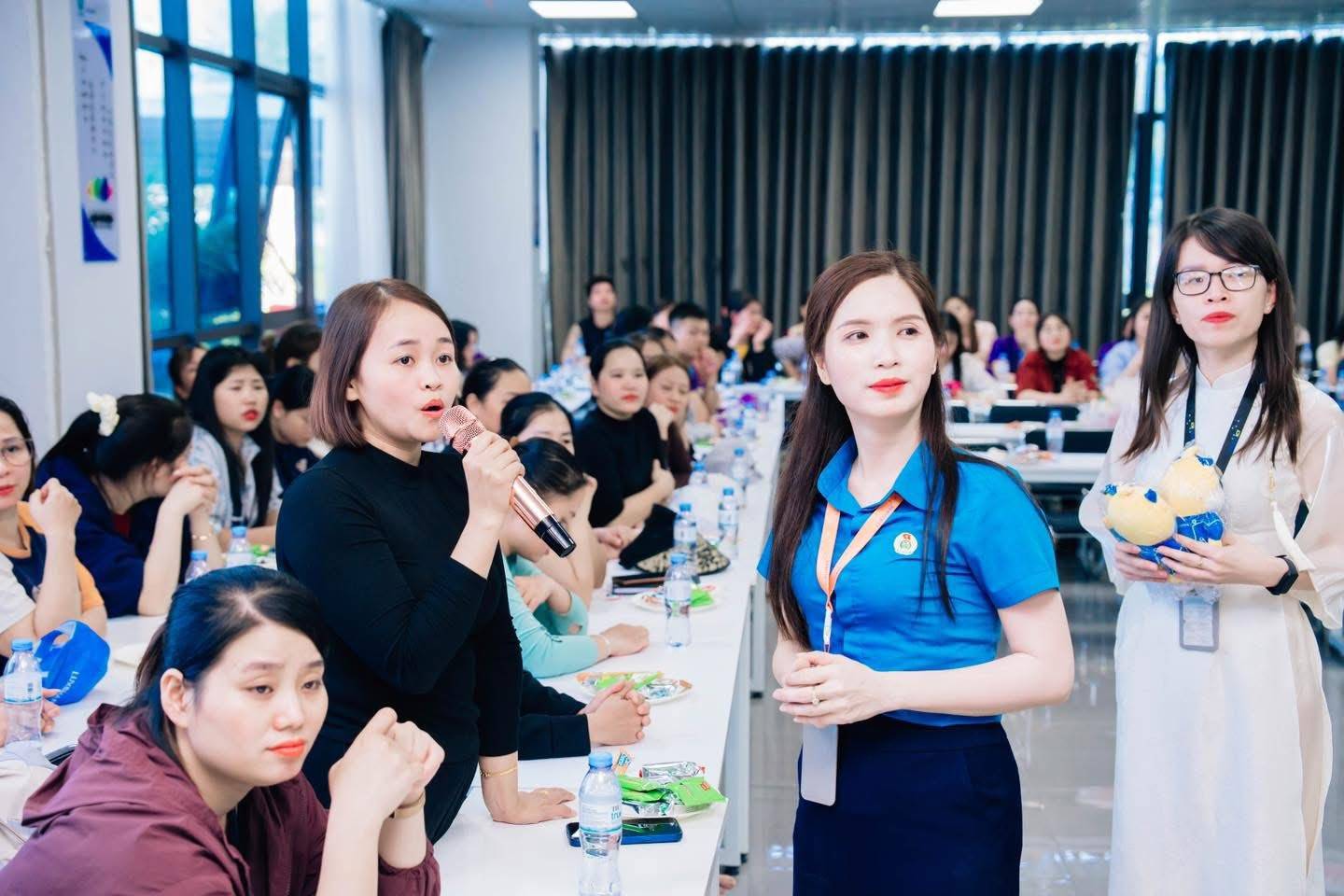 On the occasion of October 20, Luxshare Nghe An Trade Union coordinated to organize seminars, exchanges, and dissemination of legal knowledge to female workers. Photo: Ngoc Anh