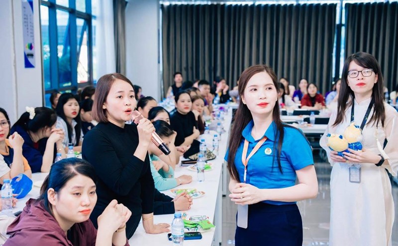 Con motivo del 20 de octubre el Sindicato de Luxshare Nghe An coorganizo mesas redondas intercambios y divulgacion de conocimientos legales para las trabajadoras. Foto: Ngoc Anh