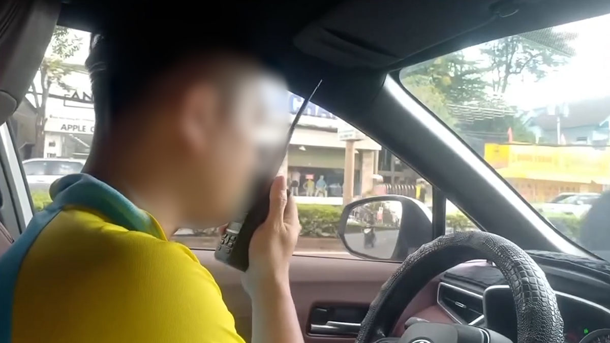 Dong Nai Traffic Police dressed up and changed their clothes in front of a drinking place to handle 62 cases of alcohol concentration violations. Photo: Provided by the police