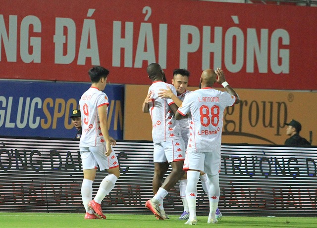Cau lac bo Hai Phong som co ban thang vuon len dan truoc. Anh: Mai Huong