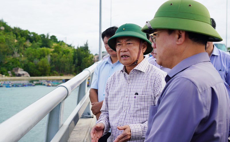Gia Lai Provincial Party Secretary Thai Dai Ngoc inspected the exploitation of aquatic products at De Gi Fishing Port. Photo: Hoai Phuong