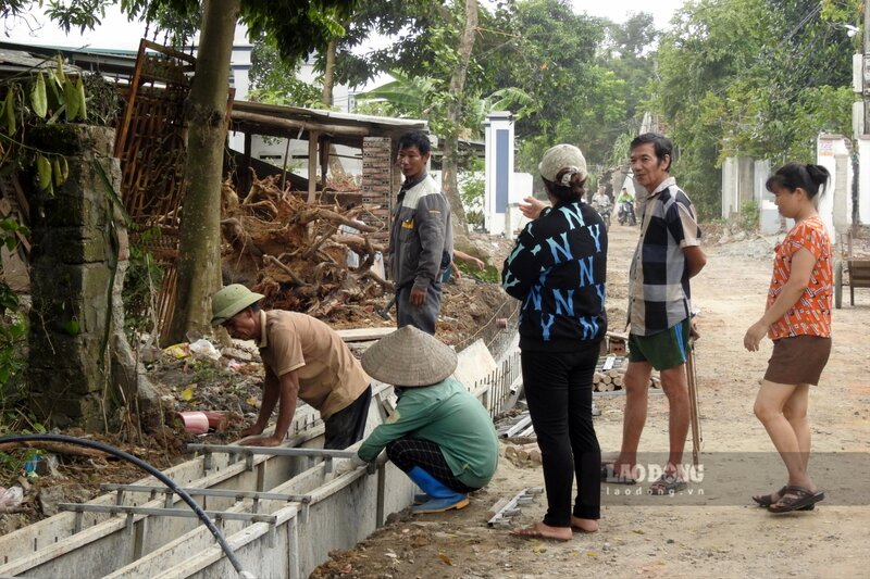 Nha nuoc da dau tu lam duong tai khu 2 thon Minh Duc, xa Hien Quan. Anh: To Cong.