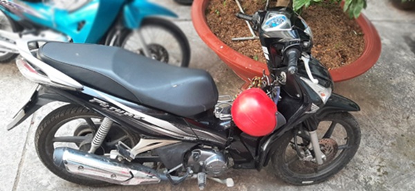 Công an phường Đại Mỗ truy tìm 2 chiếc xe máy vật chứng của vụ trộm cắp tài sản. Ảnh: Nghiêm Túc