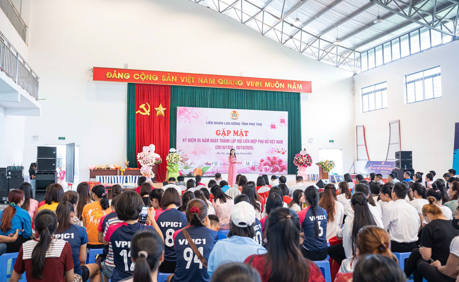 Phu Tho Provincial Federation of Labor organizes many exciting and practical activities to celebrate Vietnamese Women's Day October 20. Photo: Le Hung