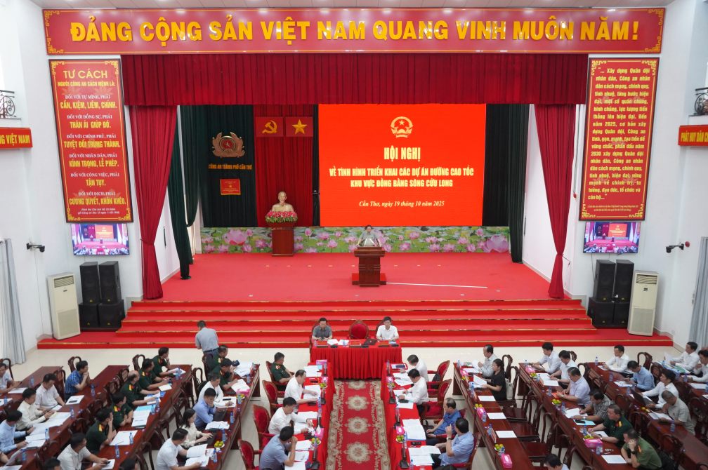Quang canh buoi lam viec. Anh: Ta Quang