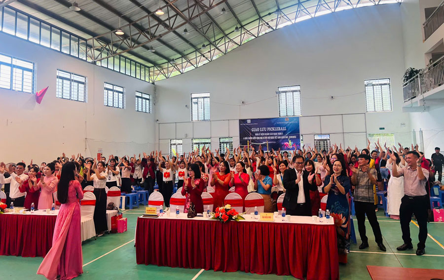 Khong khi vui tuoi, phan khoi trong buoi gap mat. Anh: An Vi