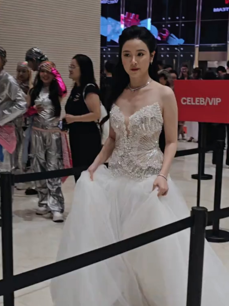 Midu trong mot su kien gan day. Anh cat tu video