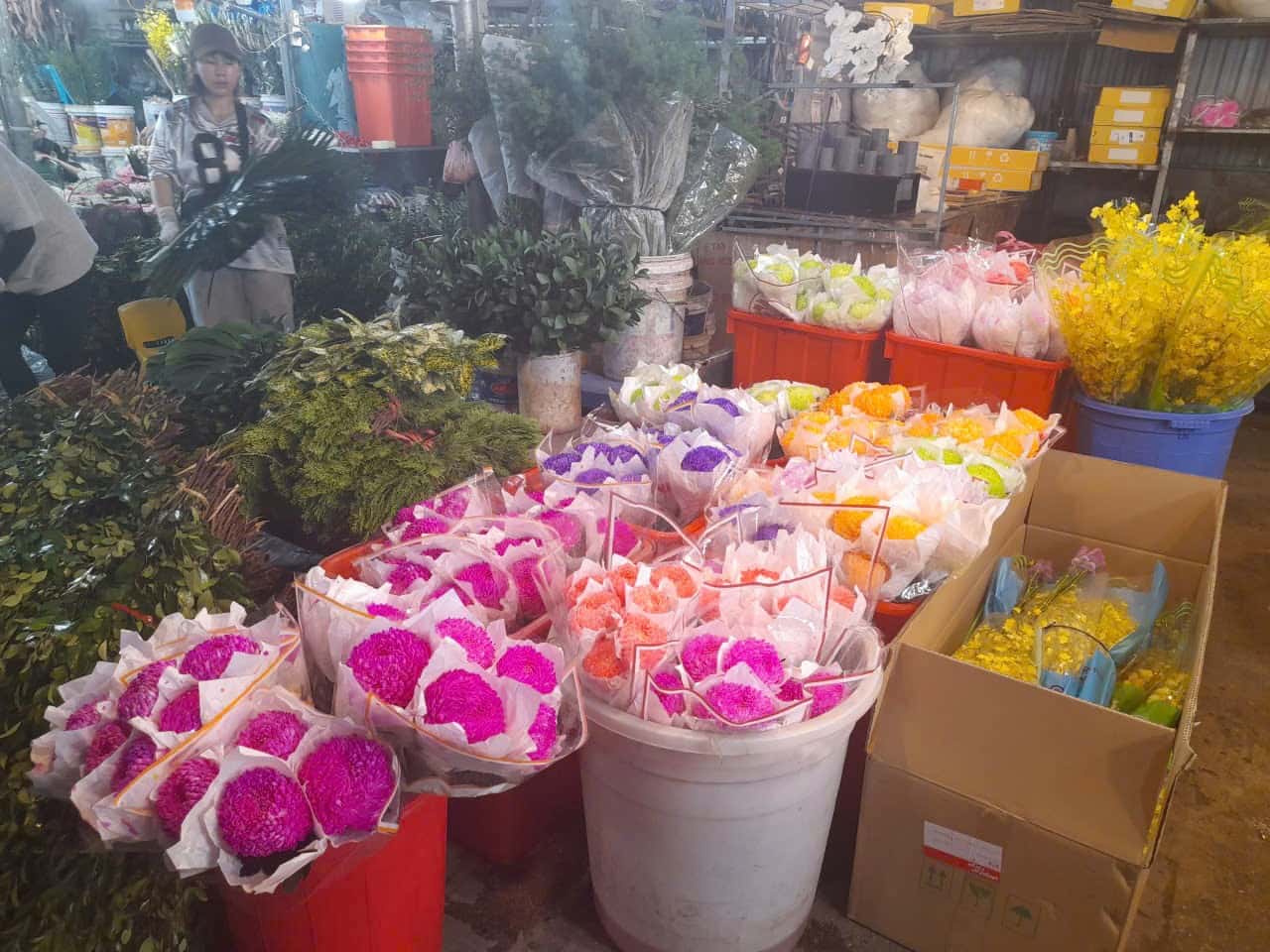 Cac mau ma hoa tuoi da dang, phan lon duoc tieu thuong cac cho dau moi nhap ve tu Da Lat. Anh: Ngoc Diep