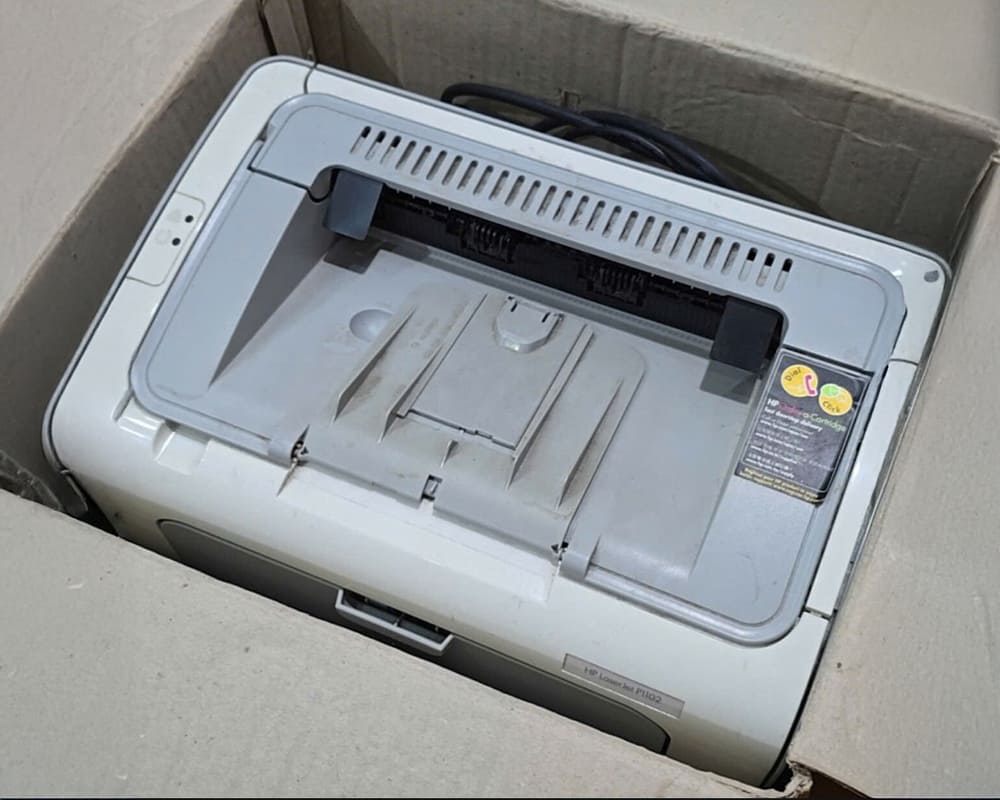 プリンターの起動が遅く、インクが汚れている場合は、プリンターを交換する必要がある兆候です。写真: トゥアン・ダット