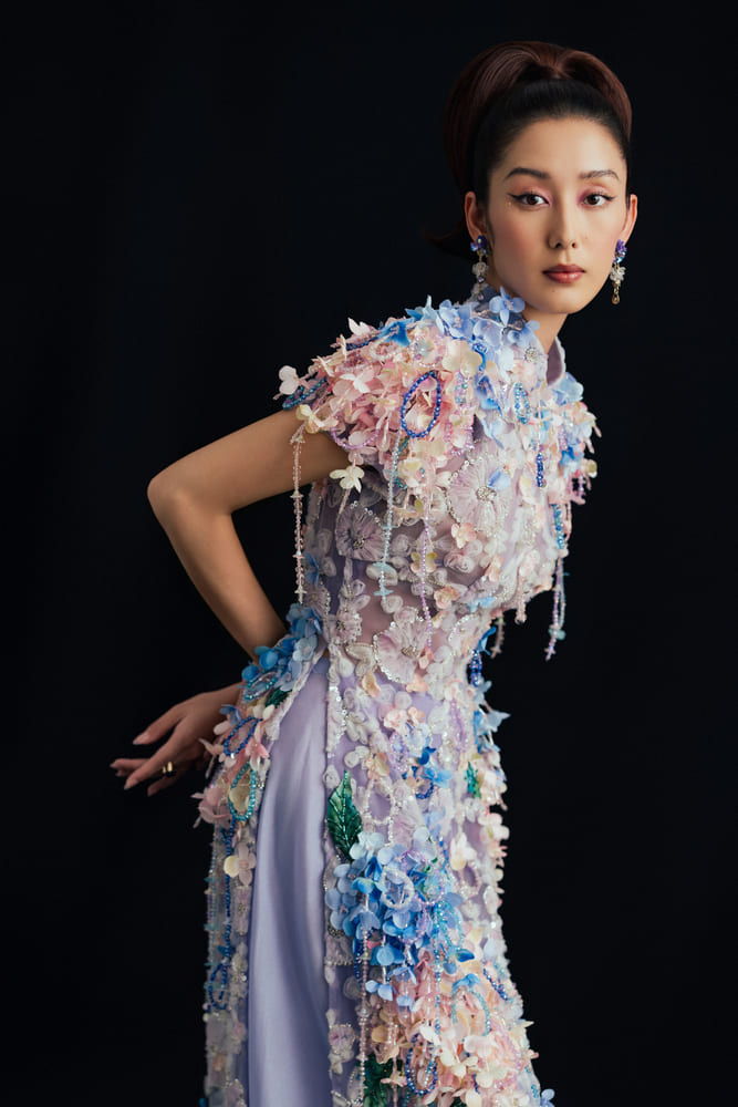 Trong moi thiet ke, anh kheo leo hoa quyen tinh hoa truyen thong cung hoi tho hien dai, mang den ve dep vua thanh tao, vua thoi thuong. Anh: Tuanti