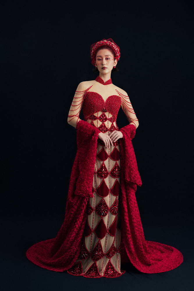 Su ti mi giup cho moi thiet ke tro thanh mot “doa hoa” duy nhat, vua mem mai, vua ruc ro, vua co kha nang ke lai nhung cau chuyen rieng cua nguoi mac.