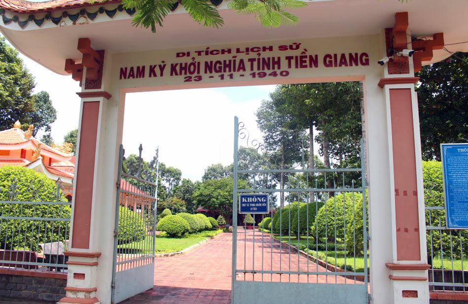 Cong vao Khu di tich Nam ky khoi nghia. Anh: Luc Tung 