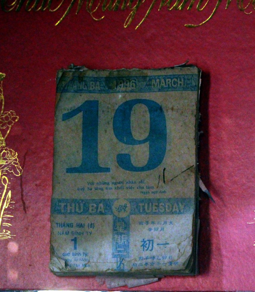 Noi day cung luu giu ky vat goi buon: to lich ngay 19.3.1996, ngay ba Nguyen Thi Thap ve coi vinh hang. Anh: Luc Tung
