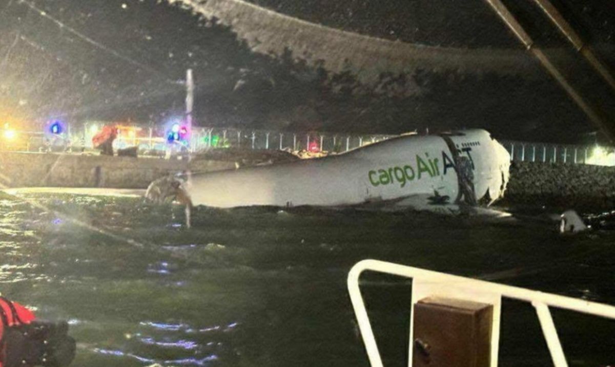 Emirates' plane crashed on the morning of October 20 as Typhoon No. 12 Fengshen approached Hong Kong (China). Photo: LIHKG