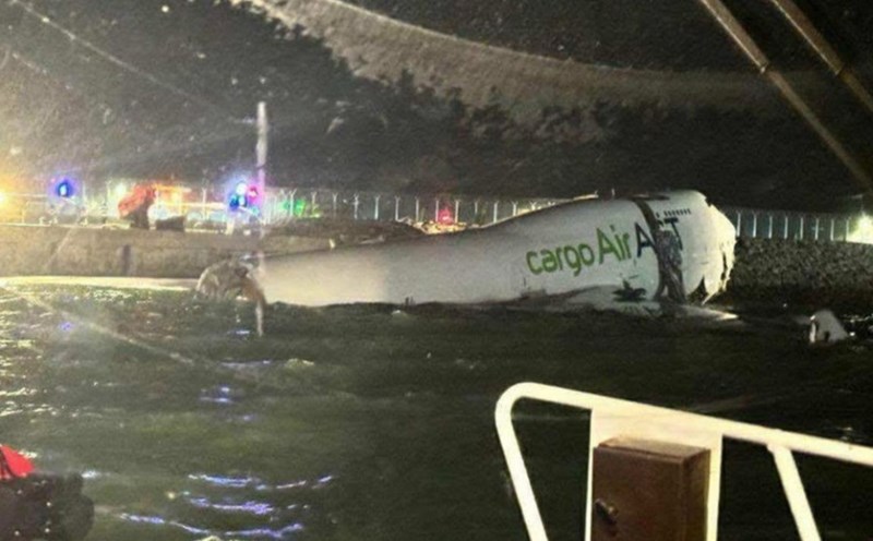 Emirates' plane crashed on the morning of October 20 as Typhoon No. 12 Fengshen approached Hong Kong (China). Photo: LIHKG