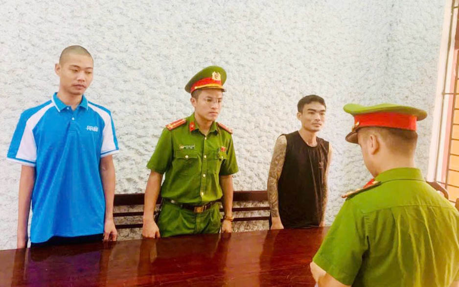 2 subjects were prosecuted and temporarily detained for illegal drug trafficking. Photo: Ha Tinh Police.