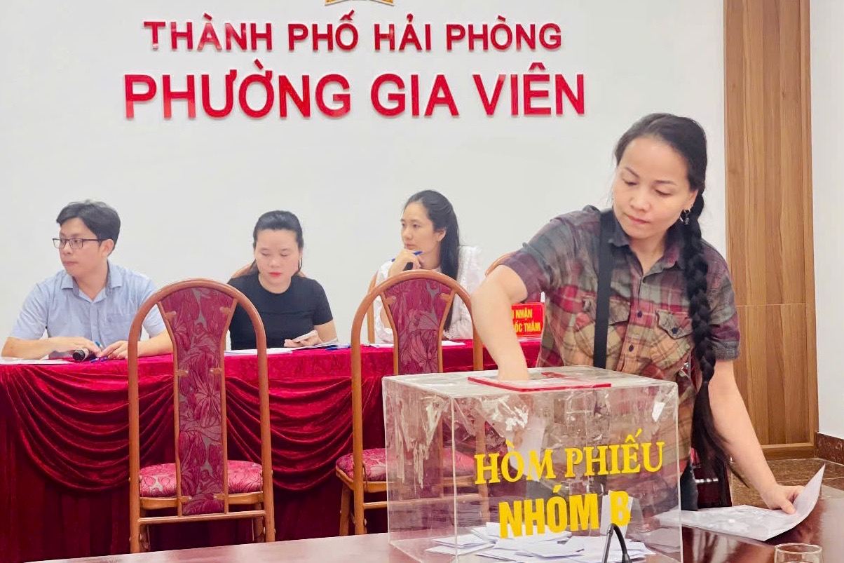 Los hogares de Hai Phong sortean para determinar la ubicacion de los apartamentos de reasentamiento. Foto: Phuong Mai