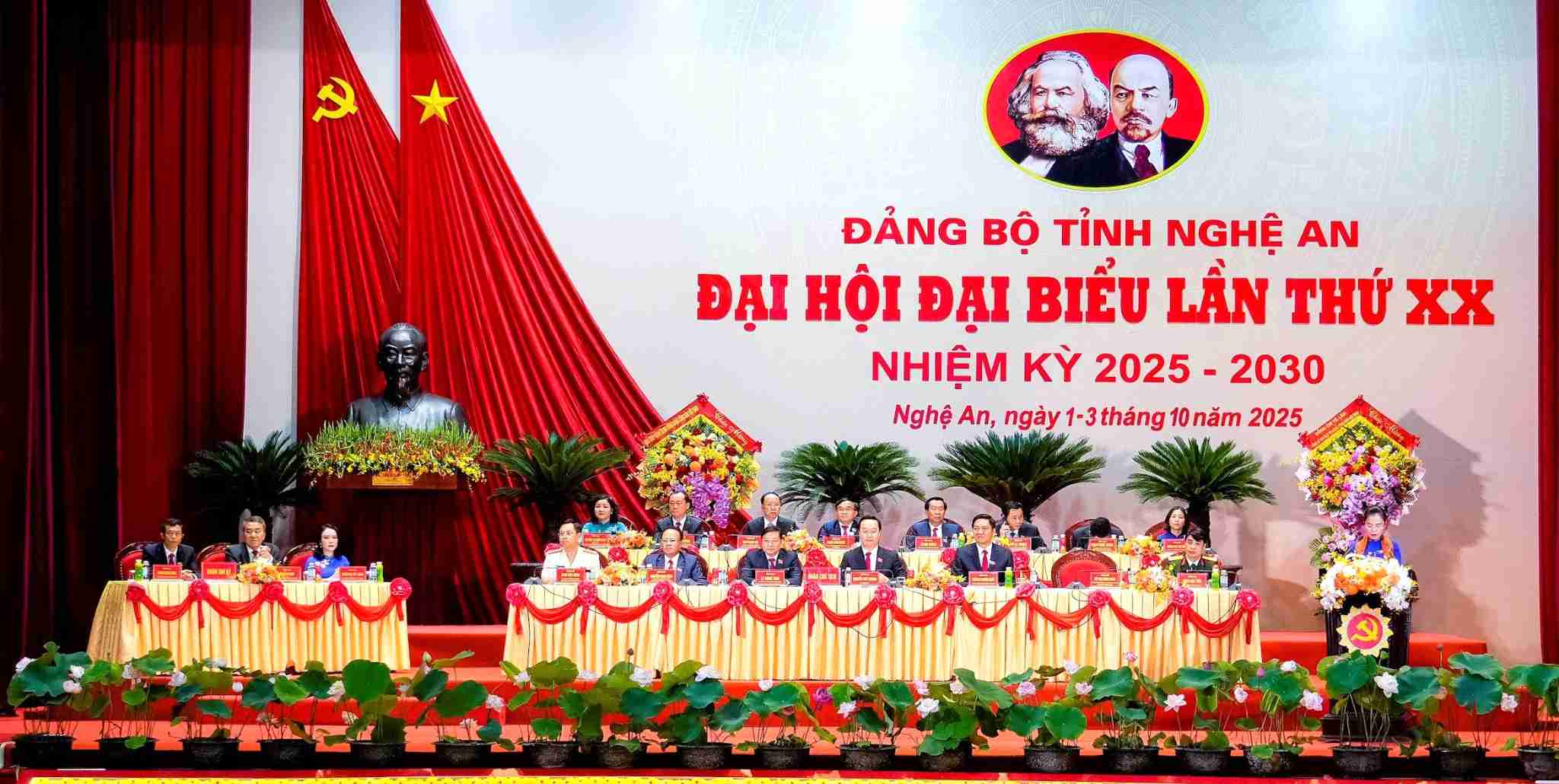 Doan Chu tich Dai hoi. Anh: Tu Thanh
