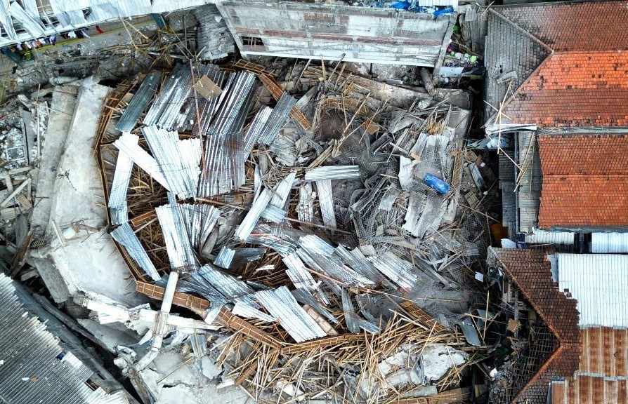 인도네시아 학교 붕괴 현장. 사진: 신화통신