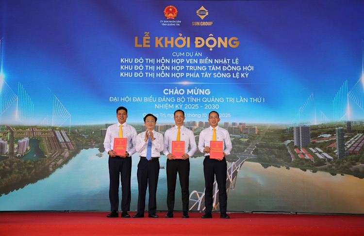 Trao quyet dinh dau tu du an. Anh: Cong Sang