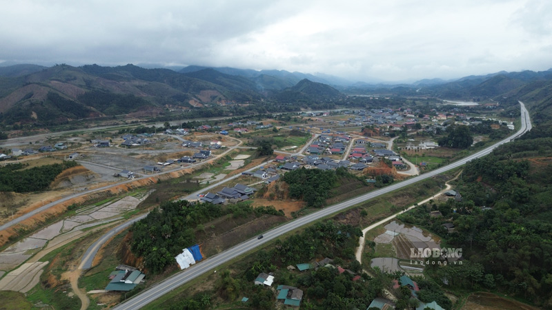 NOI BAI - Lao Cai Highway terminera essentiellement la mise a niveau et la mise a niveau en 2026. Photo: Dinh Dai