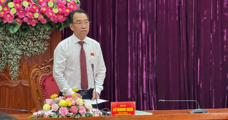 Chairman of the People's Committee of Lu Quang Ngoi province called for discussion in group No. 2, within the framework of the Vinh Long Provincial Party Congress. Photo: Hoang Loc