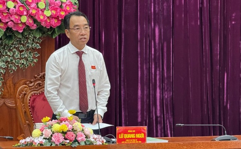 Chairman of the People's Committee of Lu Quang Ngoi province called for discussion in group No. 2, within the framework of the Vinh Long Provincial Party Congress. Photo: Hoang Loc